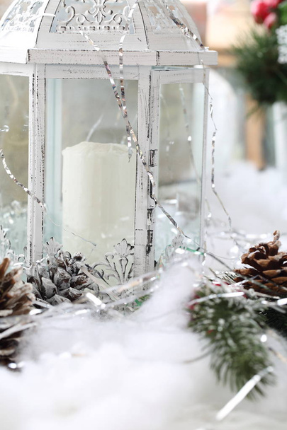 Candle in a beautiful white Christmas. - Zdjęcie, obraz