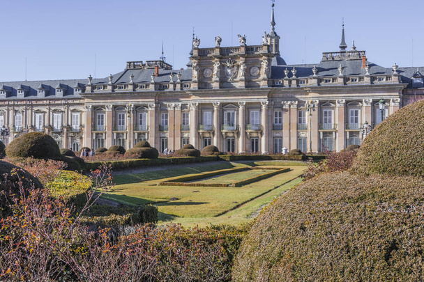 jardins et vue arrière du palais de San Ildefonso. Espagne
 - Photo, image