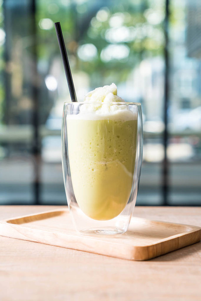 blend green tea milkshake  - Valokuva, kuva