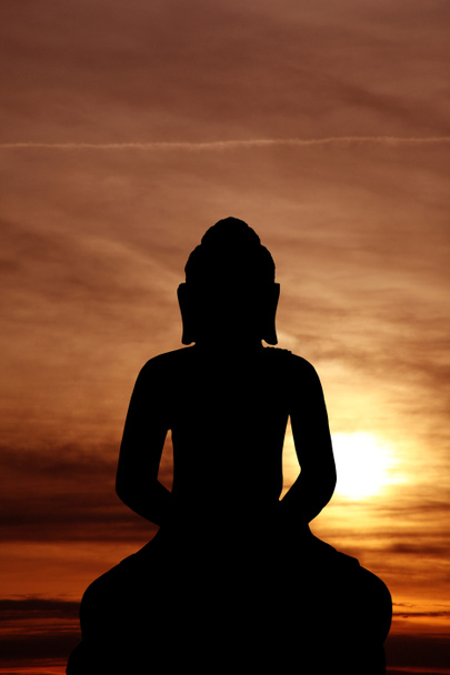 Άγαλμα του Βούδα στο ηλιοβασίλεμα παρασκήνιο - Φωτογραφία, εικόνα