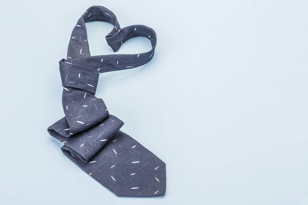 cravate bleu foncé
 - Photo, image