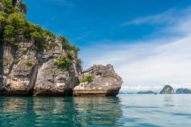 belas paisagens marinhas da província de Krabi, Tailândia em um dia ensolarado
 - Foto, Imagem
