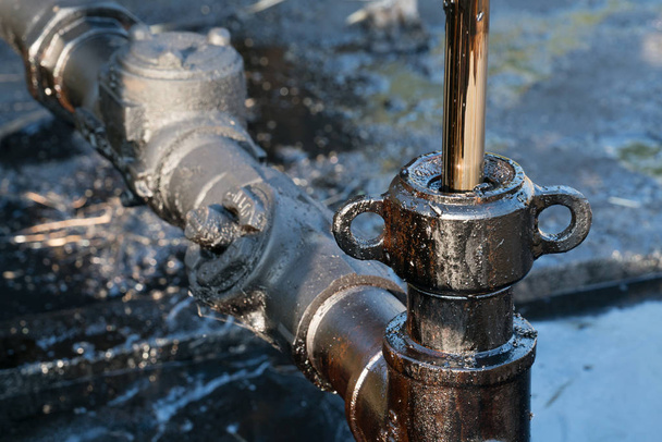 насосная установка в качестве нефтяного насоса на скважине
 - Фото, изображение