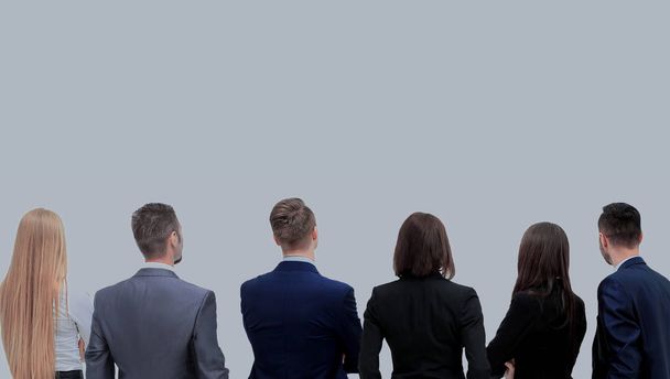 Успешная команда бизнесменов смотрит вверх, стоя на задней стороне
 - Фото, изображение