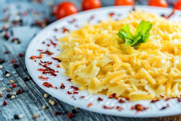 Perinteinen italialainen pasta tai fussili juustolla
 - Valokuva, kuva