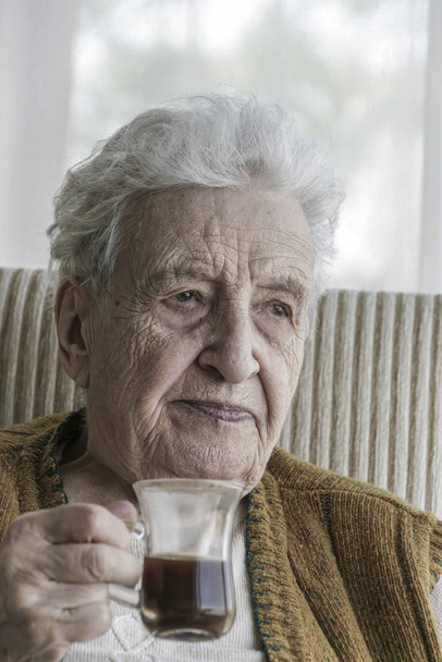 Senior mulher bebendo café - Foto, Imagem