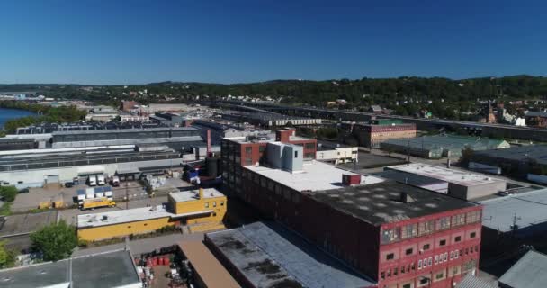 Päivä Aerial perustamisesta Shot of Pittsburgh West End Industrial Park
 - Materiaali, video