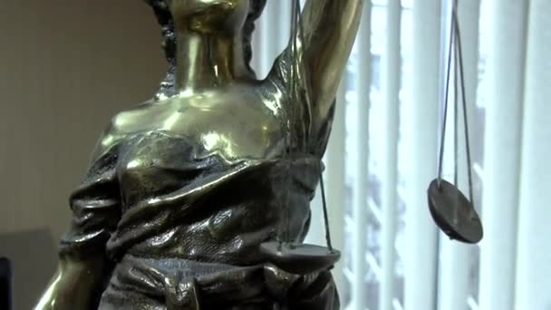 Estátua da senhora Justiça
 - Filmagem, Vídeo