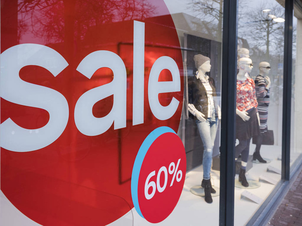 la palabra venta en ventana de compras durante el tiempo de venta de invierno
 - Foto, Imagen