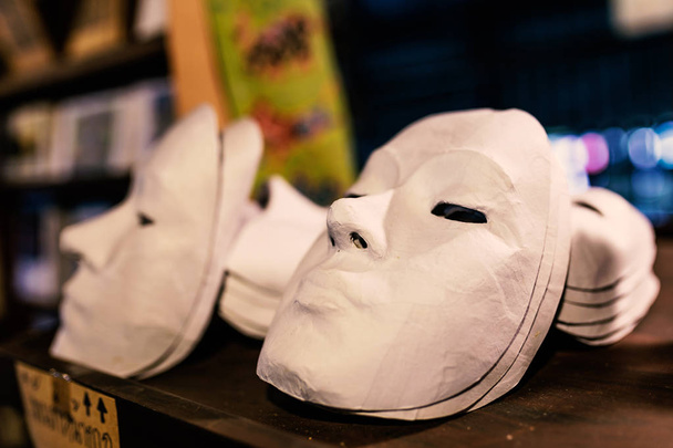 Maske zum Verkauf - Foto, Bild