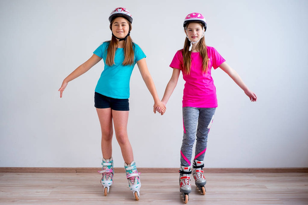 Girls on roller skates - Foto, Imagem
