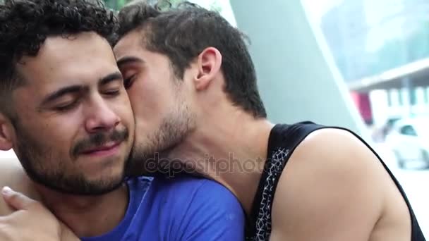 Ομοφυλόφιλα ζευγάρια λαμβάνοντας μια Selfie - Πλάνα, βίντεο