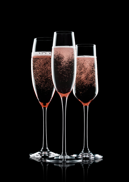 Rose pink champagne glasses with bubbles  - Foto, Imagen