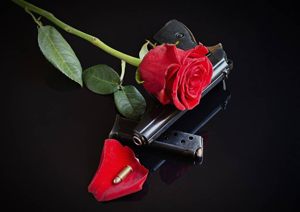 zbraně a růže - Fotografie, Obrázek