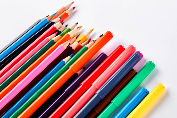 Colección arco iris de lápices para dibujar
. - Foto, imagen