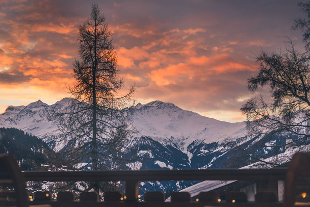 Χειμώνα θέα στην κοιλάδα στις Ελβετικές Άλπεις, Verbier, Ελβετία. - Φωτογραφία, εικόνα