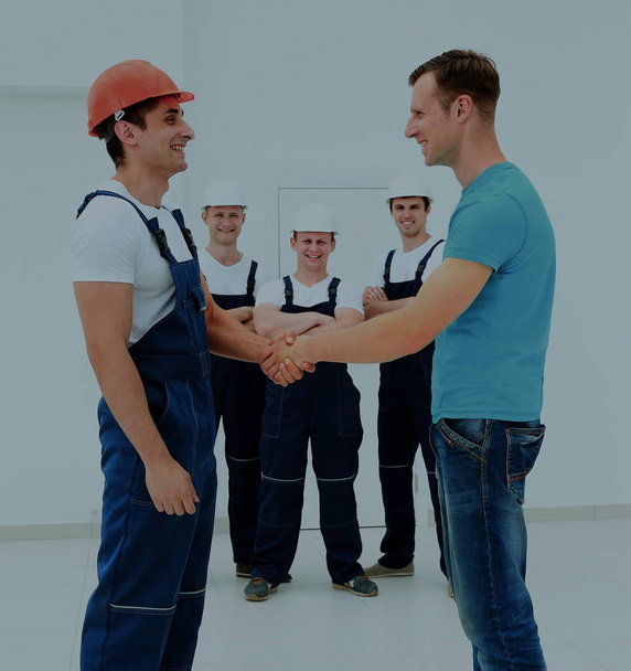 Customer Shaking Hands With Builder - Фото, изображение
