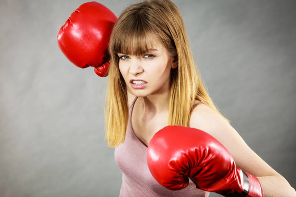 Woman wearing boxing gloves - Foto, afbeelding