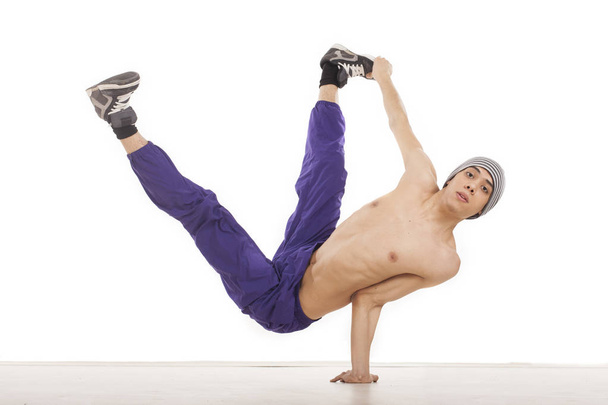 Young topless man sitting on one hand in streetdance position ho - Zdjęcie, obraz