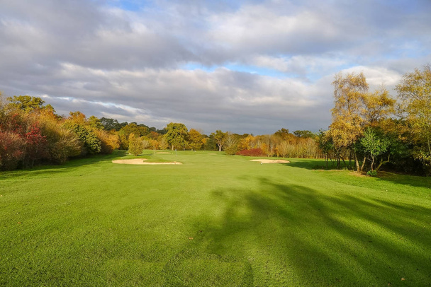 Autumn on a golf course in England - Фото, изображение
