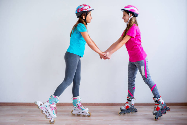Girls on roller skates - Foto, afbeelding