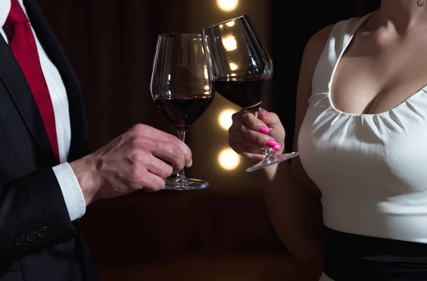 couple in love on romantic date with wine glasses - Foto, afbeelding