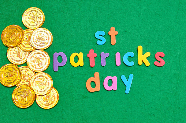 De woorden St. Patricks day in kleurrijke brieven   - Foto, afbeelding