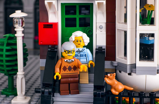 Lego senior couple standing on the porch of their house and his  - Fotografie, Obrázek