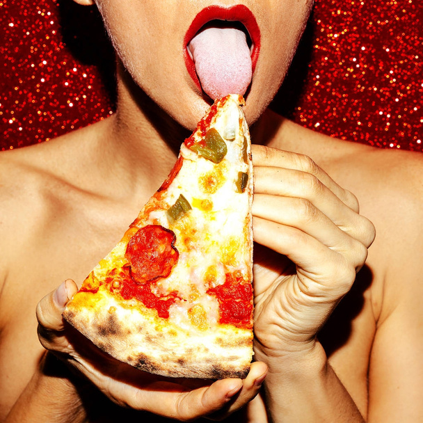 Food porn. Pizza Lover. Sexy Girl. Minimal fashion art - Φωτογραφία, εικόνα