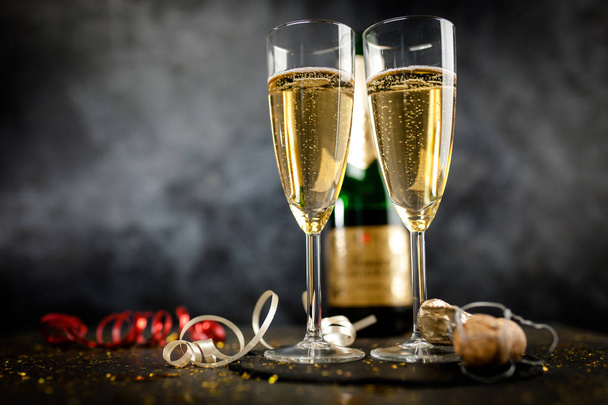 Two champagne glasses in golden glitter - Foto, immagini