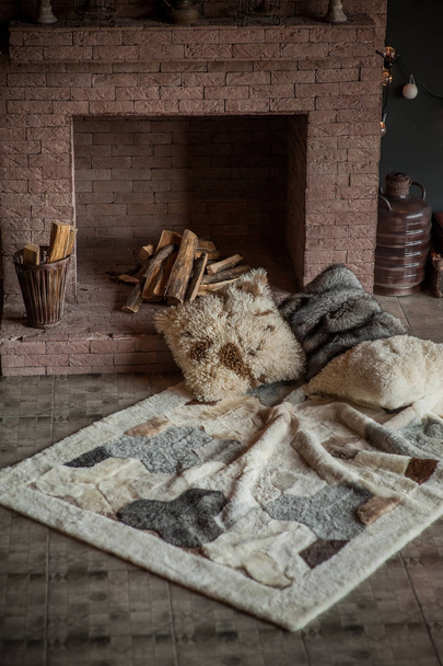 carpet of fur in the interior of the house - Foto, Bild