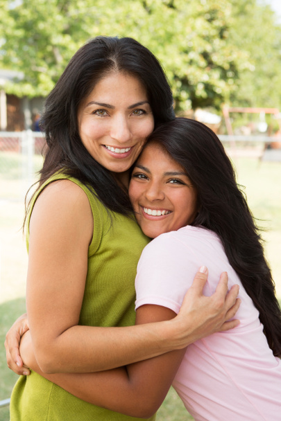 Hispanic mother and daughter. - Foto, Bild