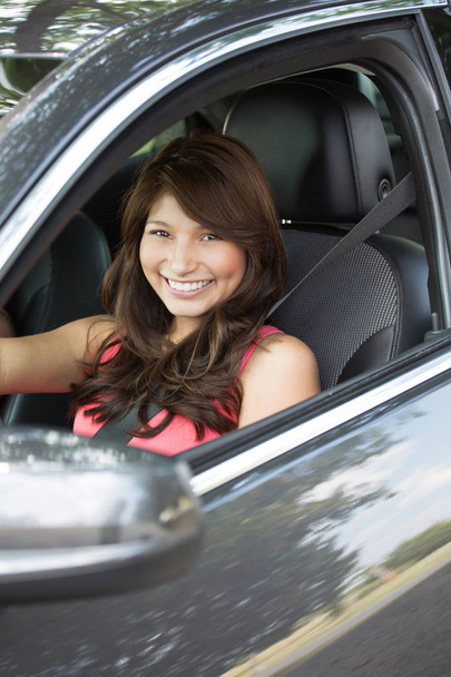 Young teenage girl driving. - Foto, immagini