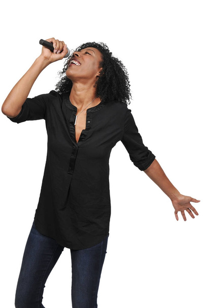 Μαύρη γυναίκα τραγουδίστρια - Φωτογραφία, εικόνα