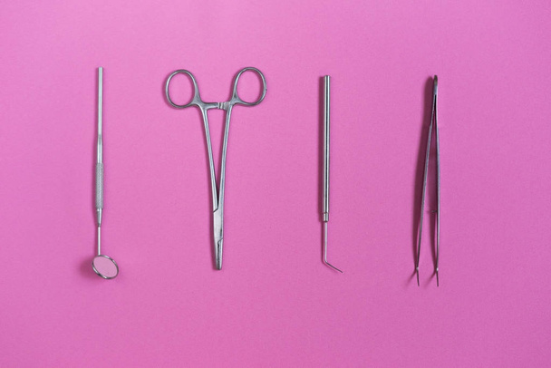 a lot of dental instruments are on the table - Foto, immagini