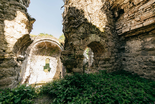 very old overgrown with ruins of an ancient temple - Valokuva, kuva