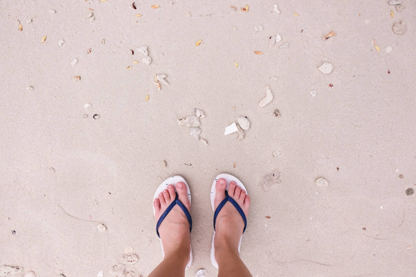 Selfie von Füßen in modischen Sandalen  - Foto, Bild