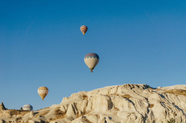 Festival delle mongolfiere nel parco nazionale di Goreme, camini delle fate, Cappadocia, Turchia
 - Foto, immagini