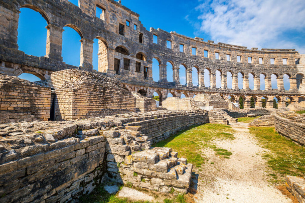 Roman Arena w puli. - Zdjęcie, obraz