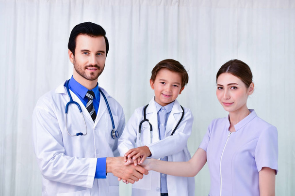 Medische begrippen, artsen en verpleegkundigen zijn vertrouwen in hun werk - Foto, afbeelding