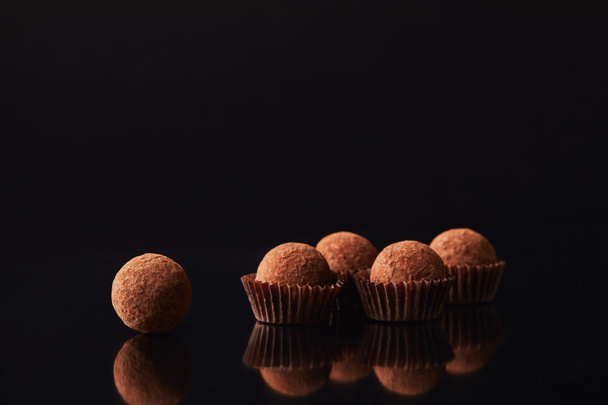 close up view of tasty truffles on black - Foto, imagen