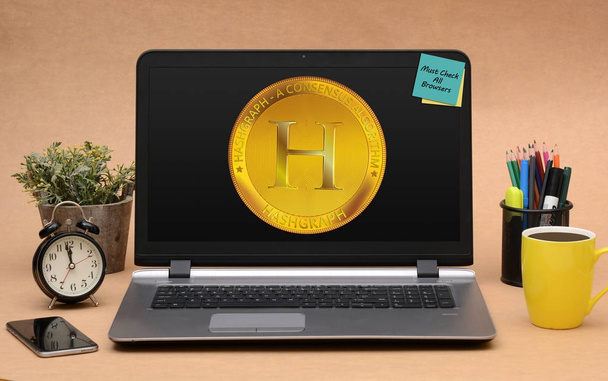 Novo design de moeda de hashgraph na tela do laptop
 - Foto, Imagem