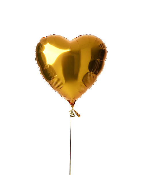 Single big gold heart metallic balloon for birthday party isolated - Foto, afbeelding