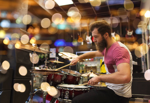 male musician playing cymbals at music store - Zdjęcie, obraz