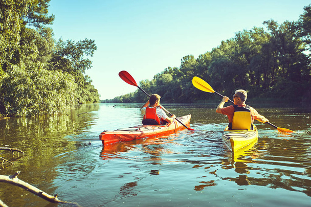 A canoe trip on the river in the summer. - Foto, afbeelding