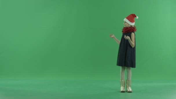 Menina bonito usando tela virtual, tecla chroma no fundo
 - Filmagem, Vídeo