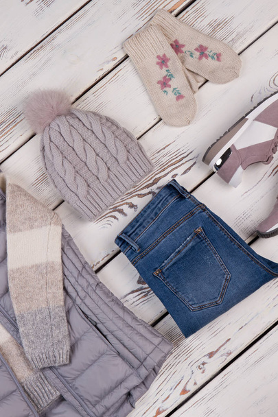 Jeans et tricots réguliers
 - Photo, image
