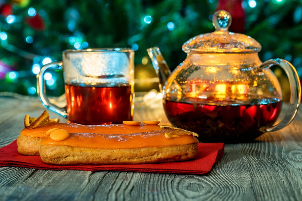Çay, mum ışığı ve eklerleri rahat natürmort - Fotoğraf, Görsel
