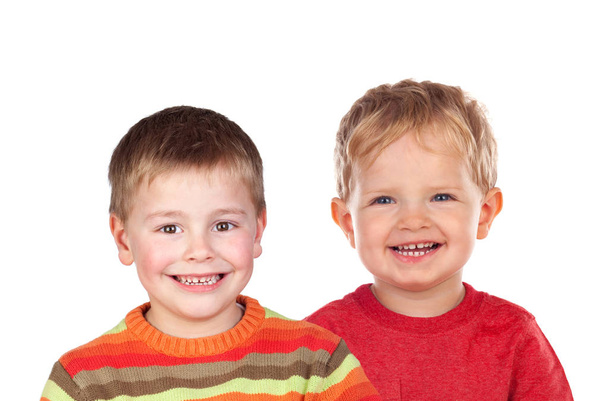 Porträt von zwei schönen kleinen Jungen isoliert auf weißem Hintergrund - Foto, Bild