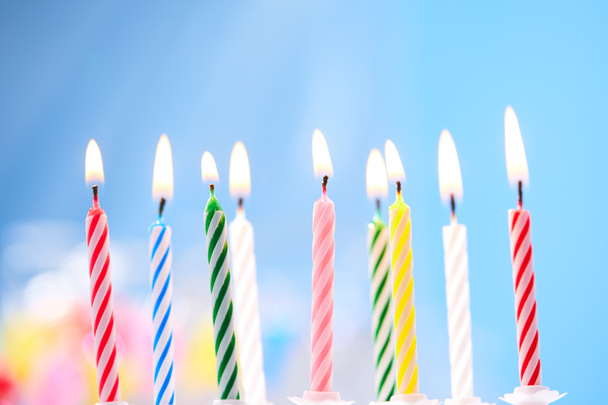 bougies d'anniversaire colorées - Photo, image